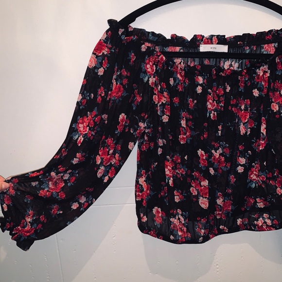 Cute top🌺 2 for 20$🖤 - Picture 3 of 3